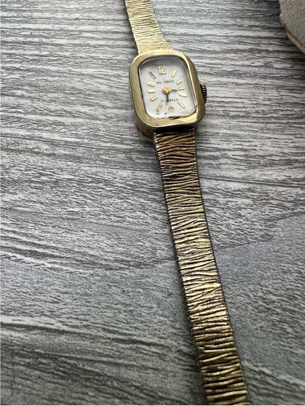 Helbros Ladies Gold-Tone Vintage Wristwatch 17 jewel